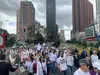 Ciudadanos llevaron hasta sus mascotas para estar en contra del terrorismo.