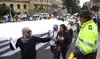 Los ciudadanos saludaron a su paso a los policías que custodiaban la marcha contra el terrorismo.
