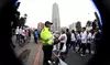 Los policías no ocultaron su emoción en medio de la marcha.