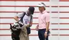 Caddie de golf en el Country Club de Bogotá