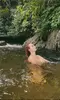 Sara Uribe nadó desnuda en un río Sara Uribe nadó desnuda en un río